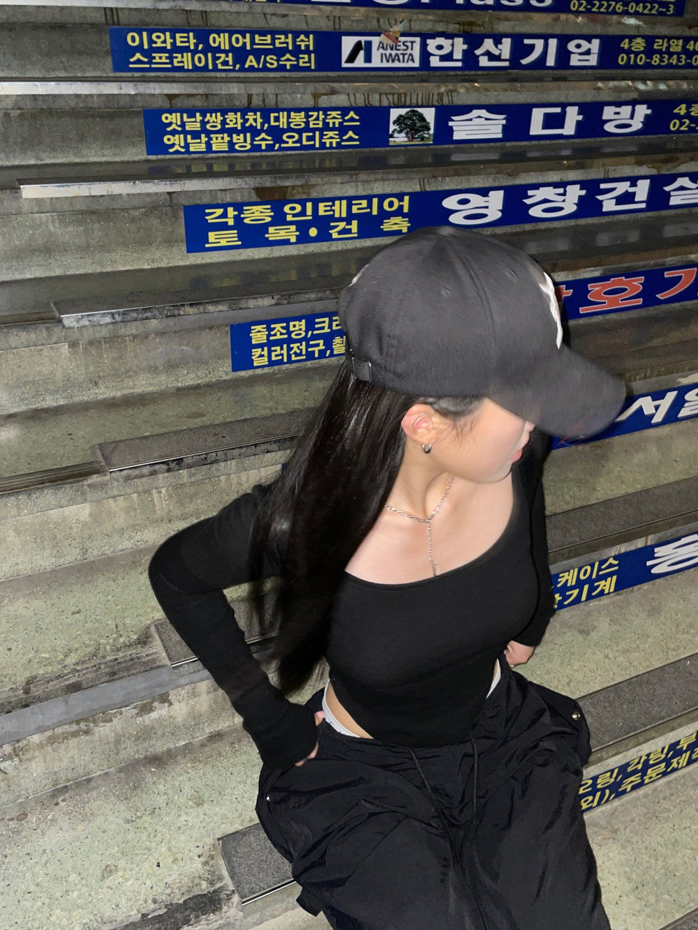 BASIC ROUND NECK LONG SLEEVE -BLACK