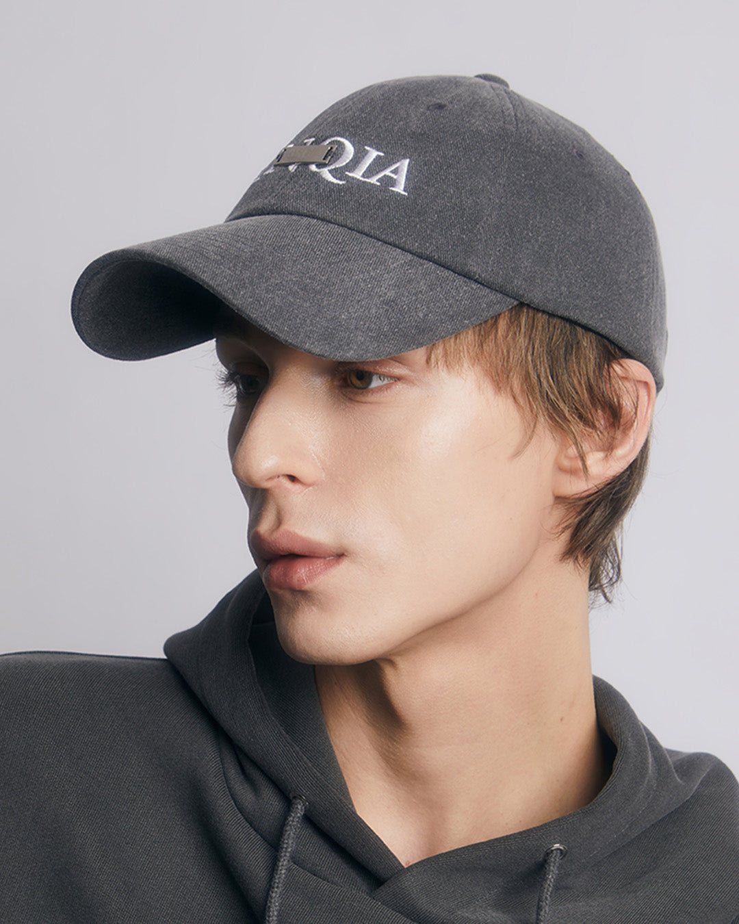 METAL PLATE BASEBALL CAP -GREY
