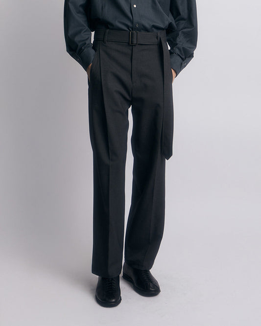 ASYMMETRIC PLEAT BELTED TROUSER -GREY