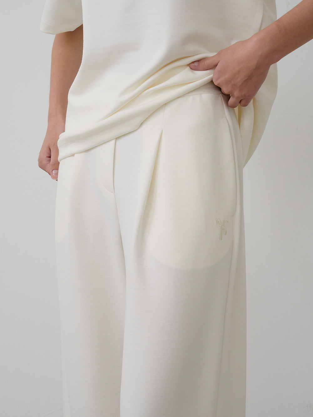 【HER&SHE 2025AW】Double Face Symbol Clean Tuck Pants (25F/W)