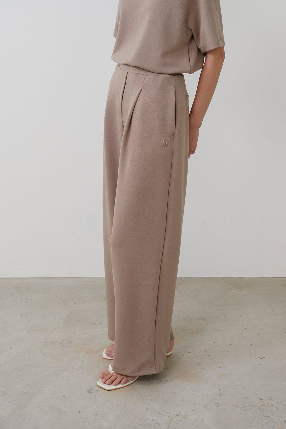 【HER&SHE 2025AW】Double Face Symbol Clean Tuck Pants (25F/W)