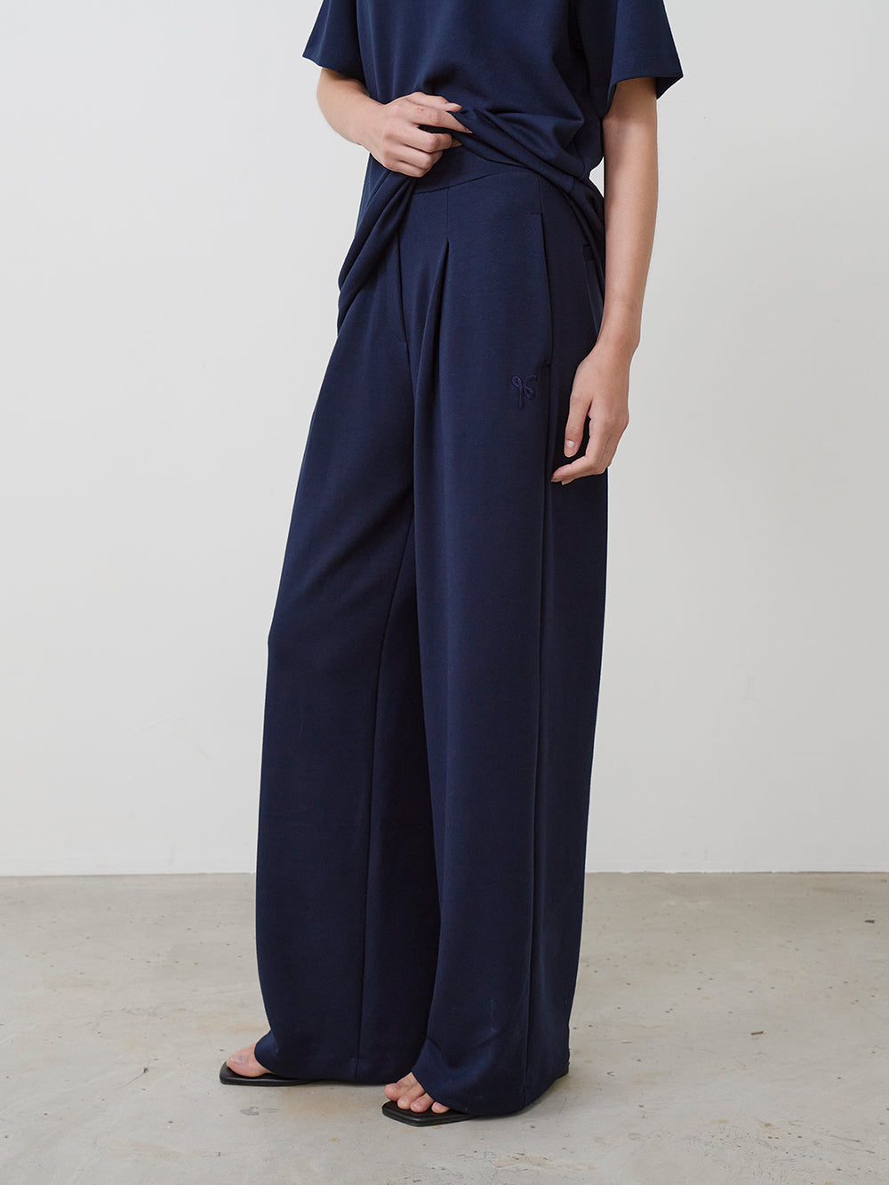 【HER&SHE 2025AW】Double Face Symbol Clean Tuck Pants (25F/W)