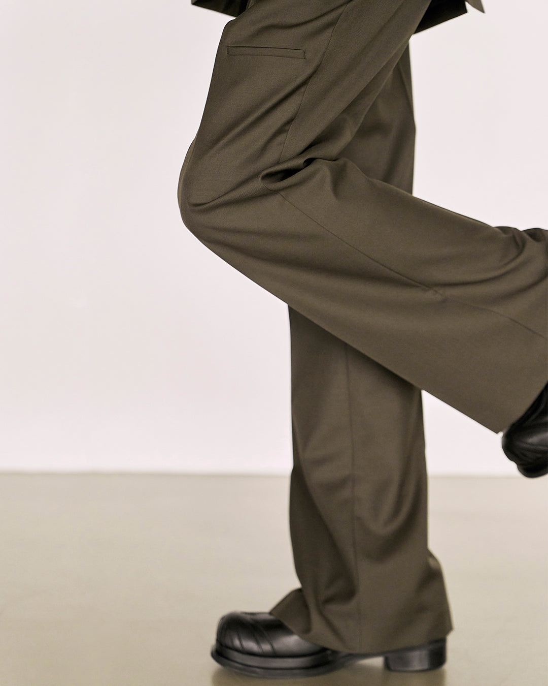 Choke Pocket Wool Flare Slacks_Black