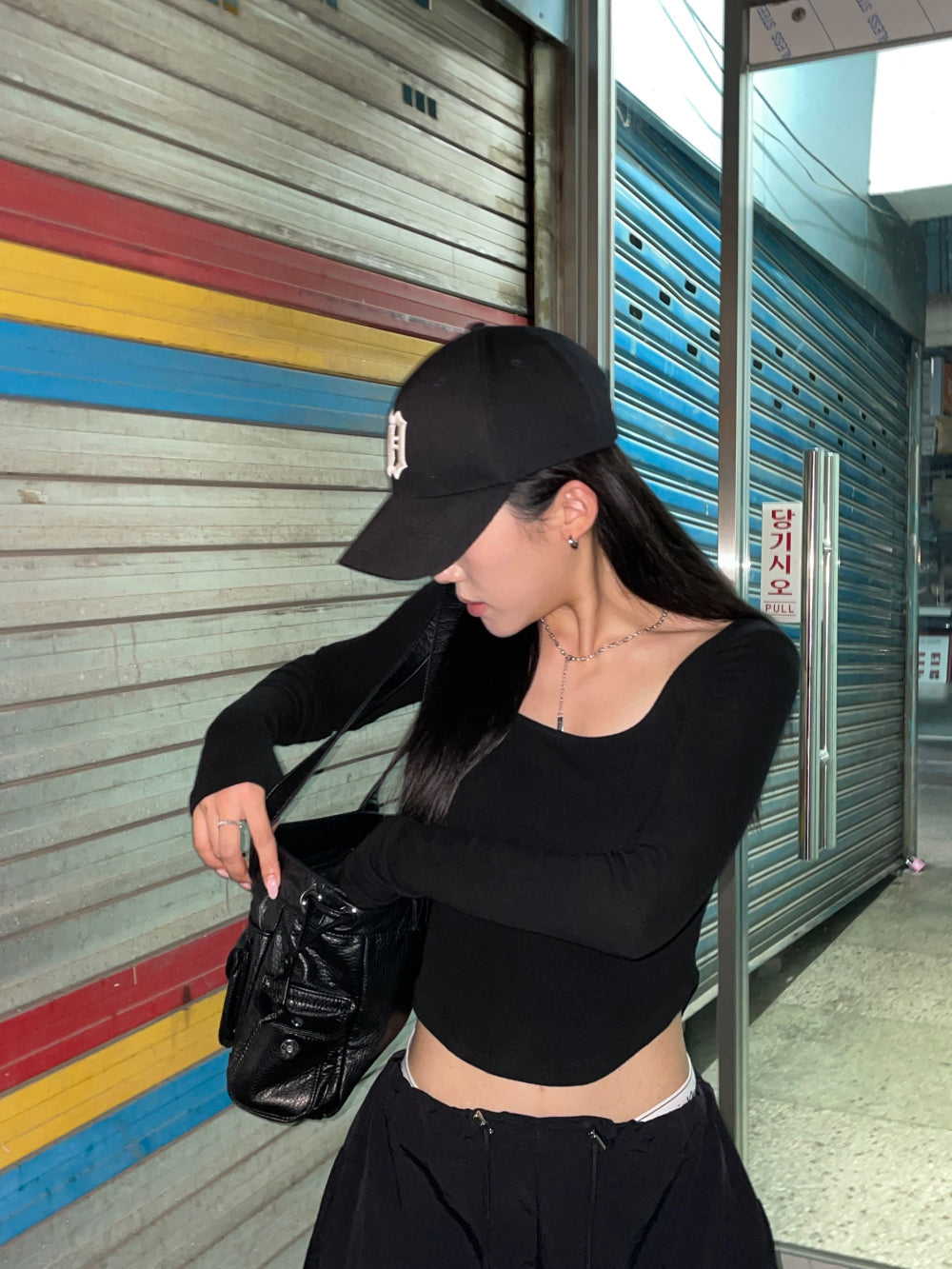 BASIC ROUND NECK LONG SLEEVE -BLACK