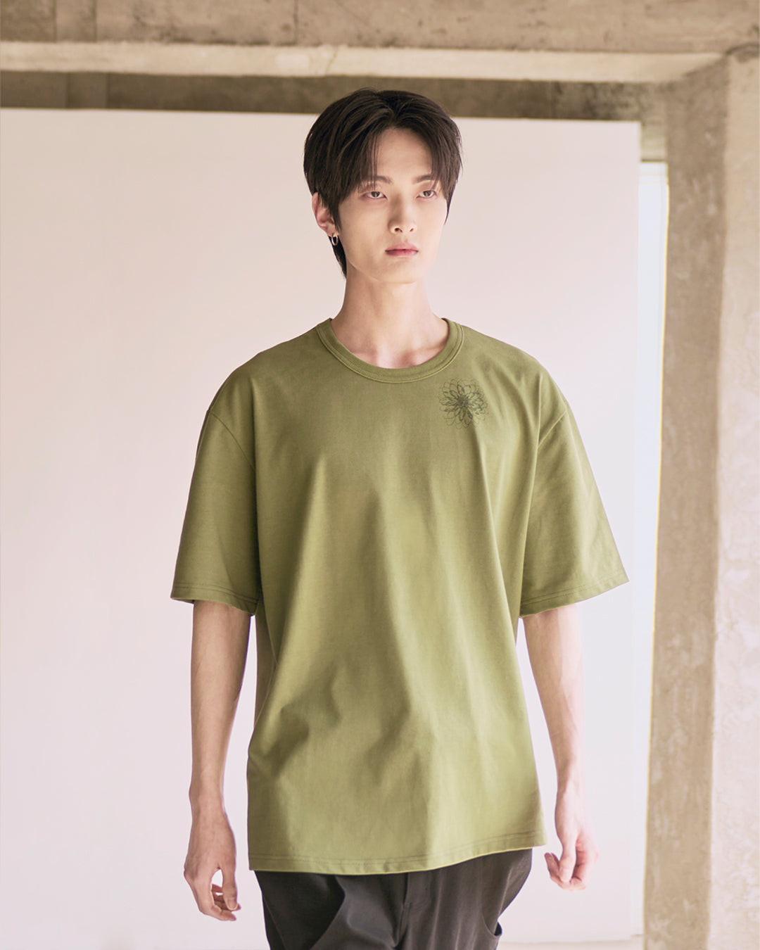 Flower Graphic T-Shirts (Recycle Fabric)_Black