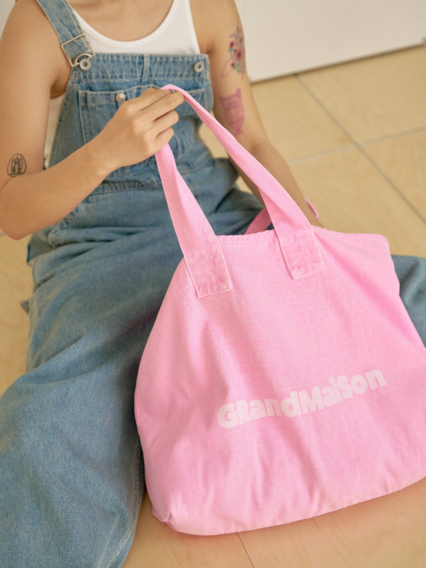 Pigment Lettering Shoulder Bag - Pink