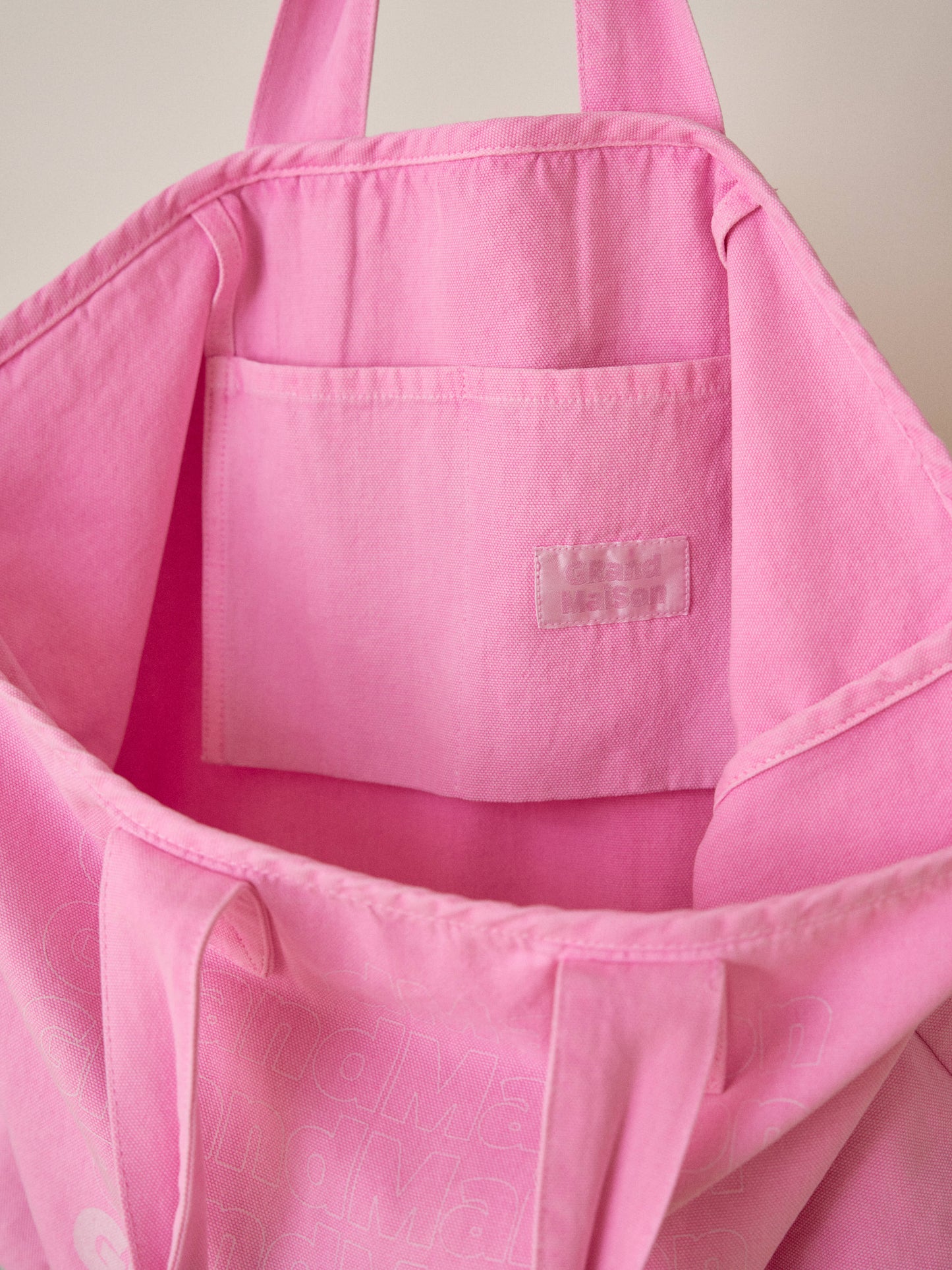 Pigment Lettering Shoulder Bag - Pink