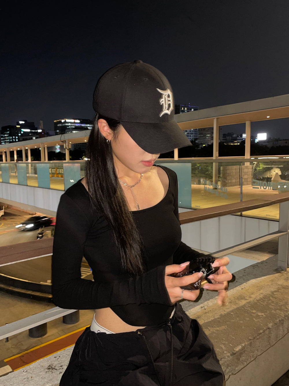 BASIC ROUND NECK LONG SLEEVE -BLACK