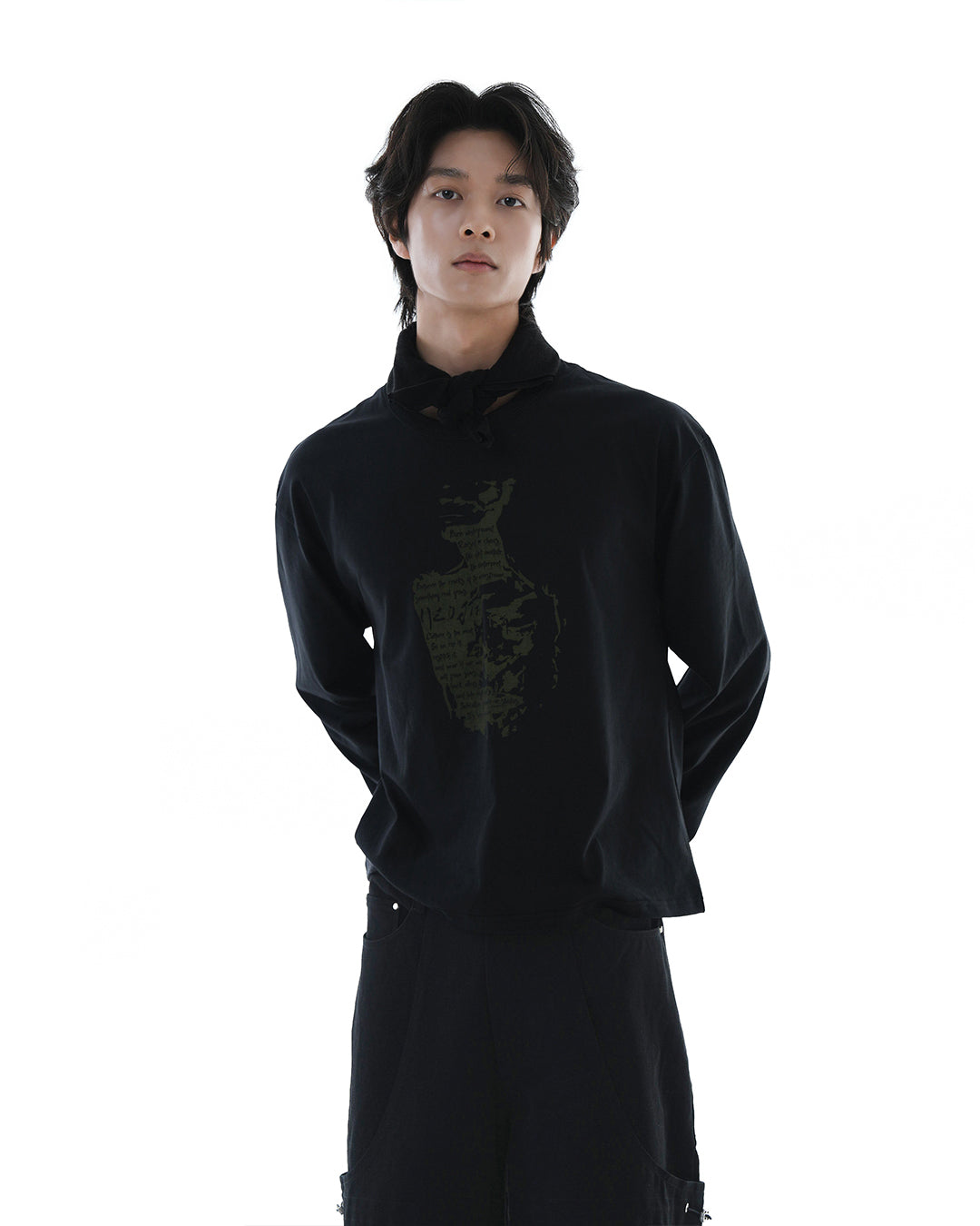 Scripted Face Crop Long Sleeve_Black