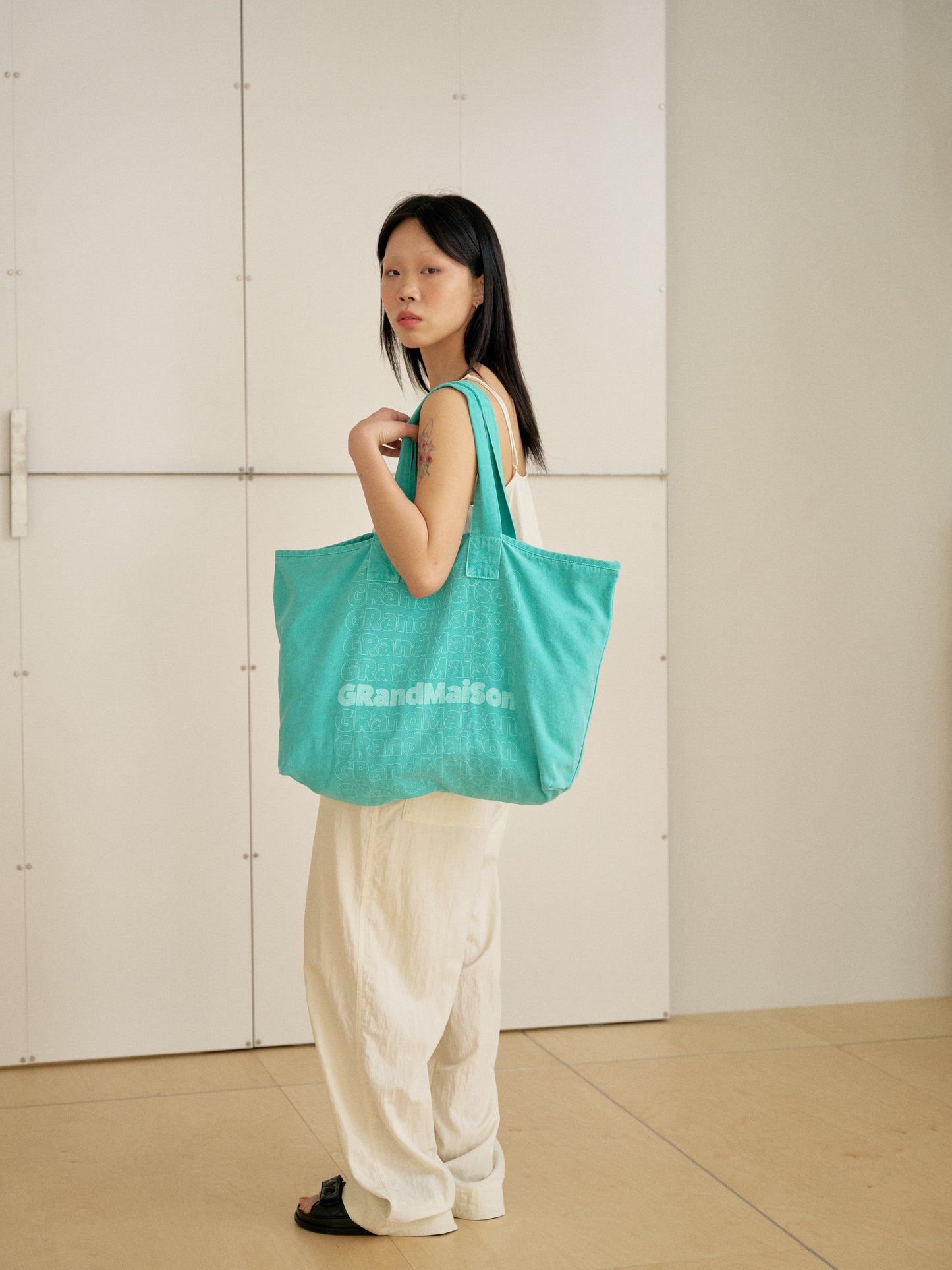 Pigment Lettering Shoulder Bag - Green