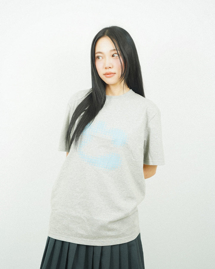 DOT C LETTER TEE -GREY