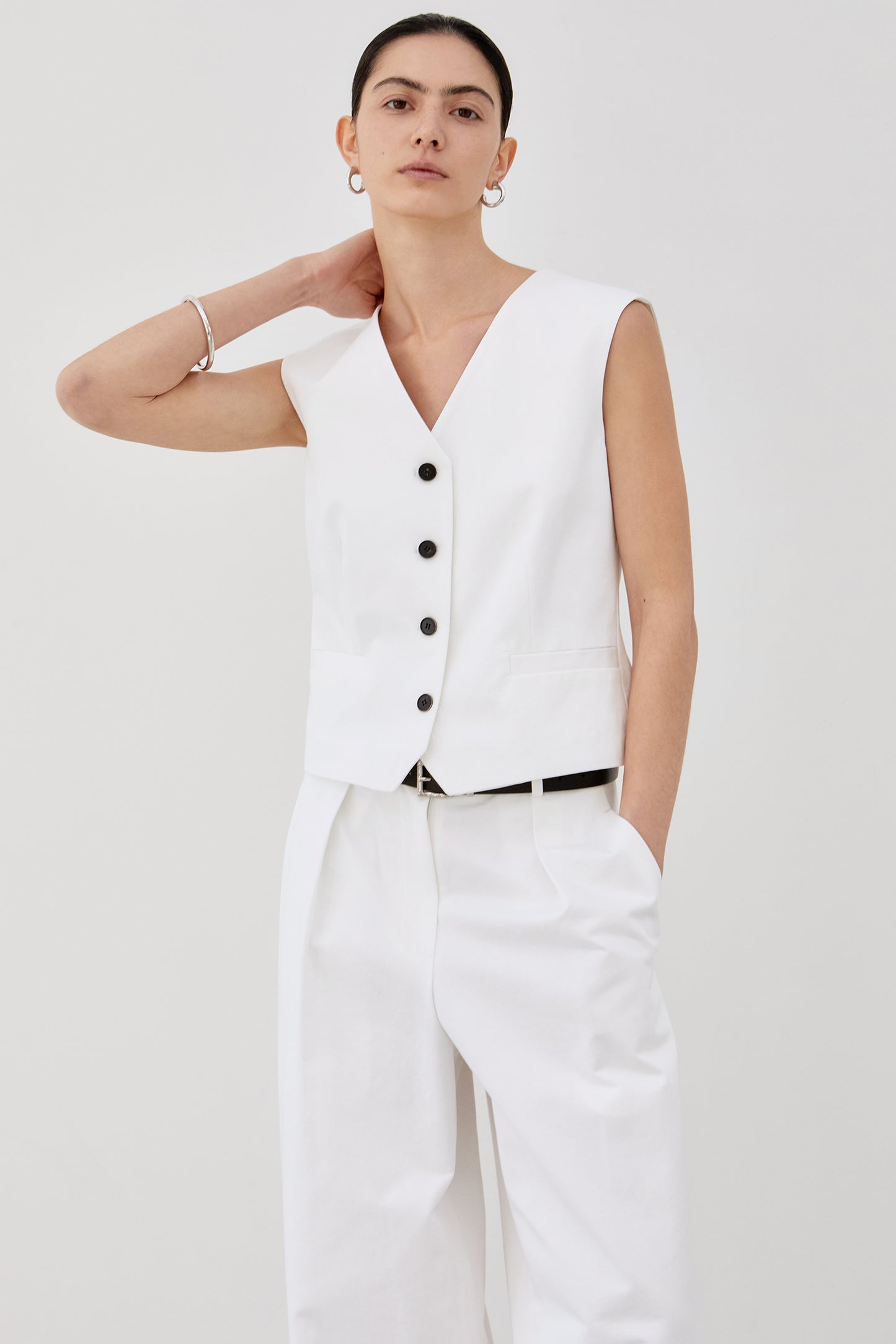 【BLOSSOM H COMPANY 2025SS】DERE V-NECK VEST