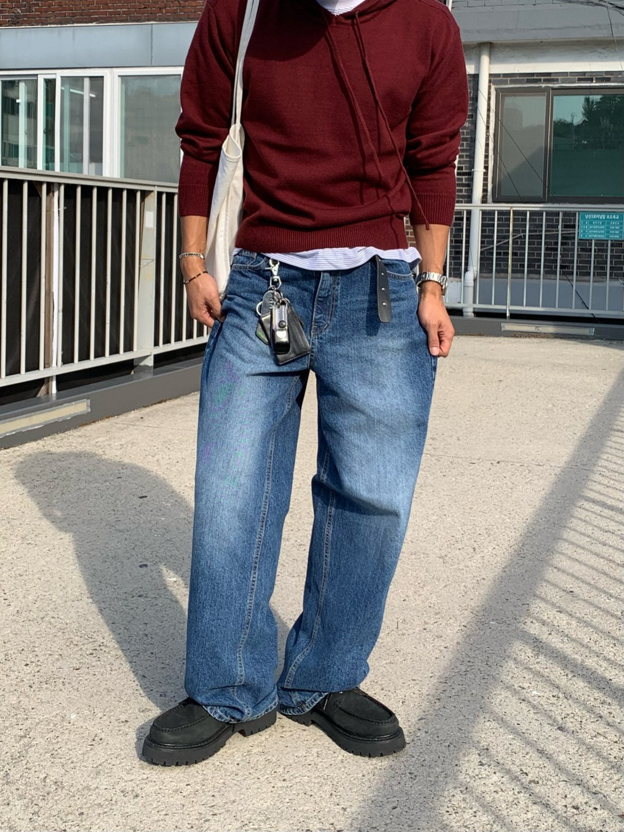 Mid-Blue Curved Denim Pants