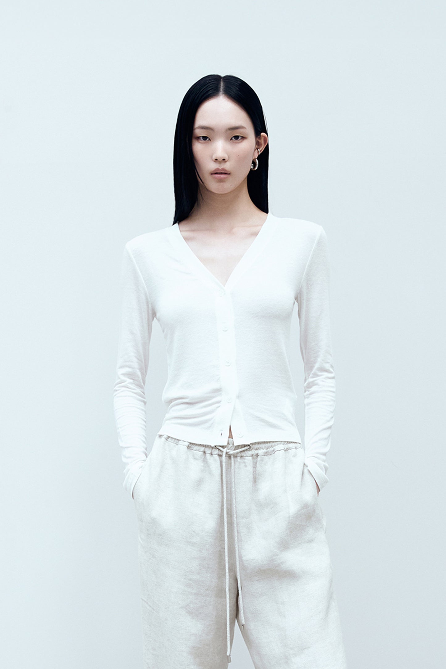 【BLOSSOM H COMPANY 2025SS】LIA V-NECK CARDIGAN