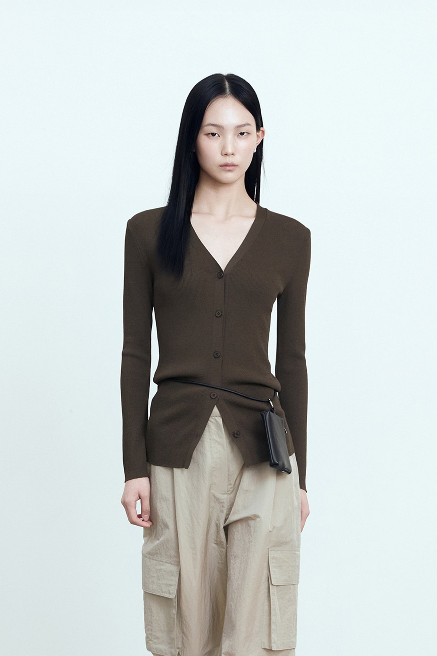 【BLOSSOM H COMPANY 2025SS】ELDO V-NECK CARDIGAN