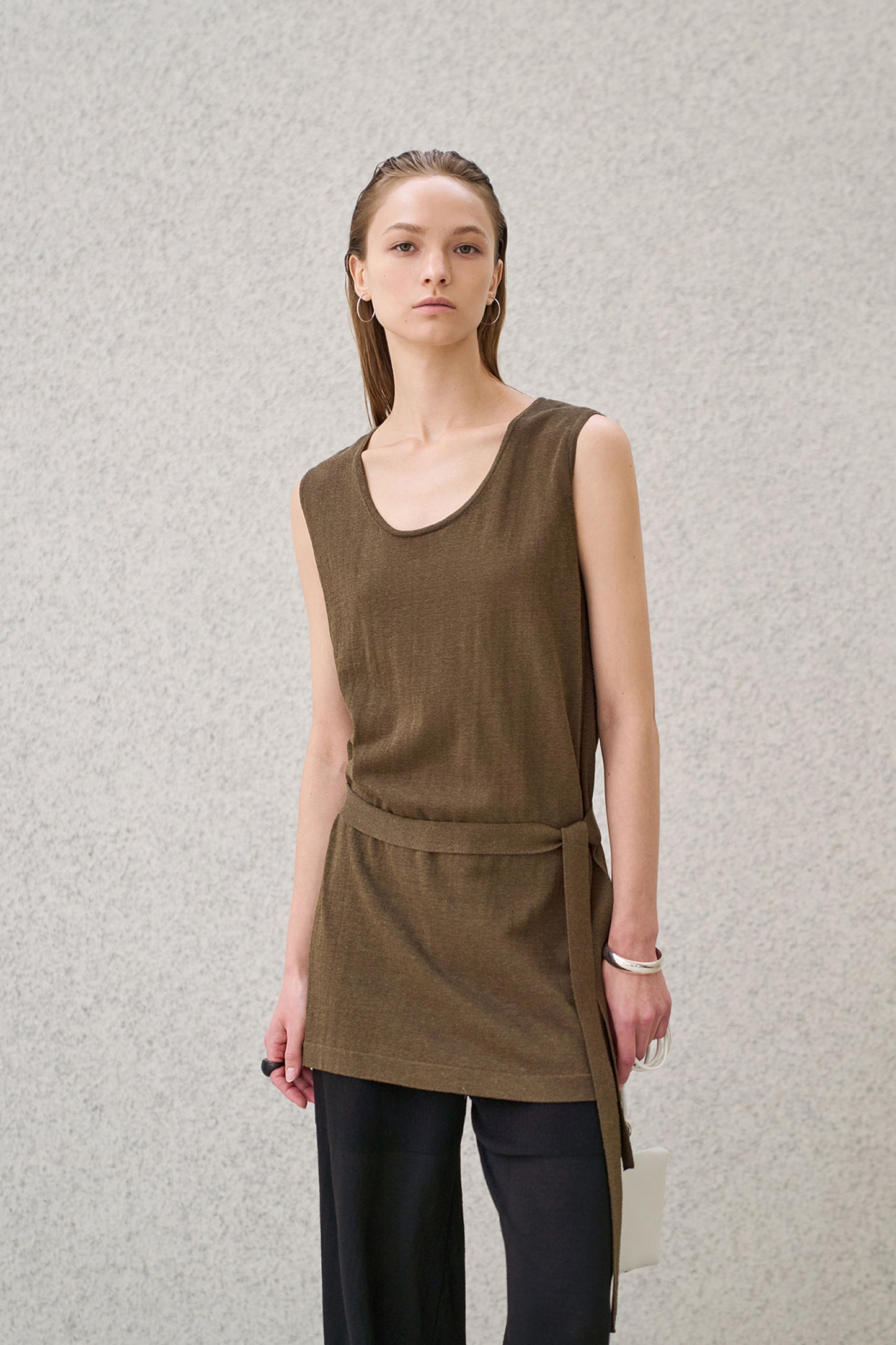 【BLOSSOM H COMPANY 2025SS】PAUL SLEEVELESS KNIT PAUL SLEEVELESS KNIT