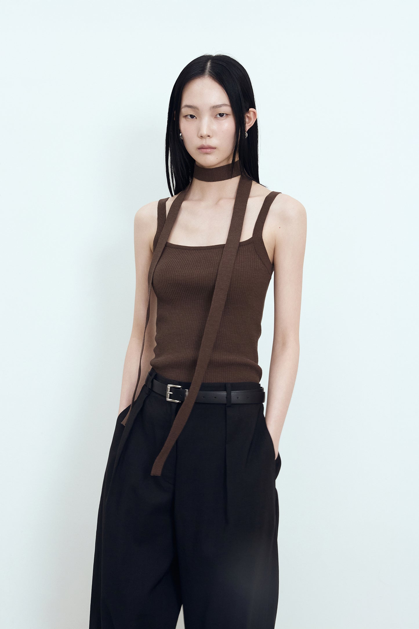 【BLOSSOM H COMPANY 2025SS】MOS SQUARE NECK KNIT