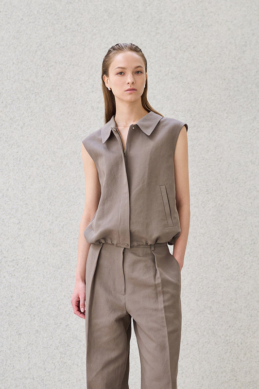 【BLOSSOM H COMPANY 2025SS】VATE SLEEVELESS ZIP UP