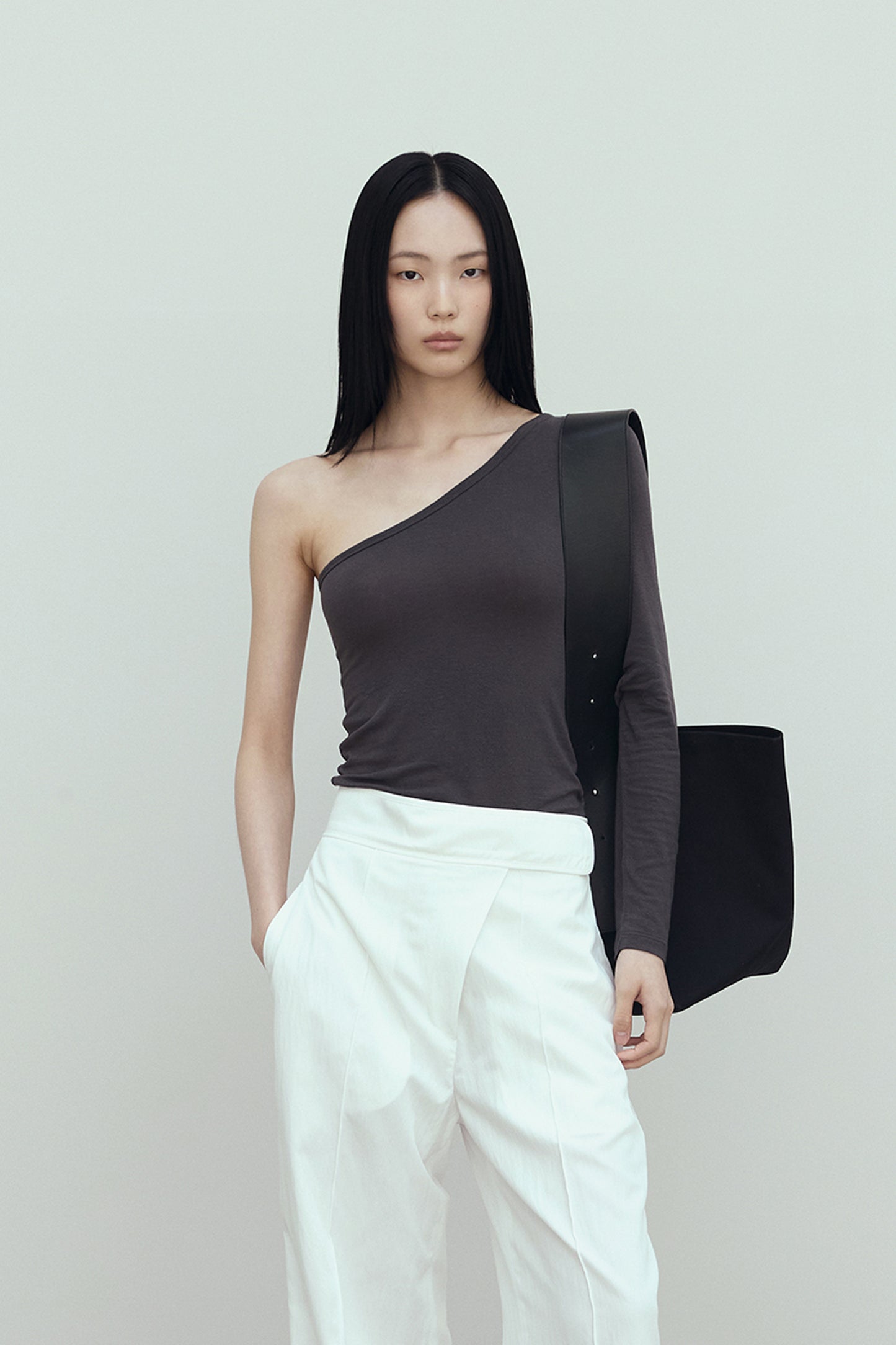 【BLOSSOM H COMPANY 2025SS】LIA ONE-SHOULDER T-SHIRT